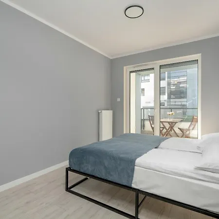 Spacious With Balcony And Gym By Renters *