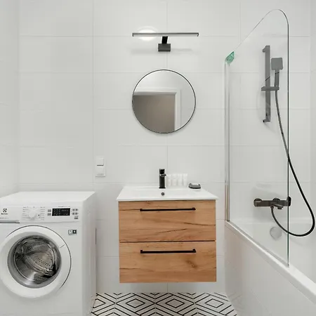 Spacious With Balcony And Gym By Renters * Poznan